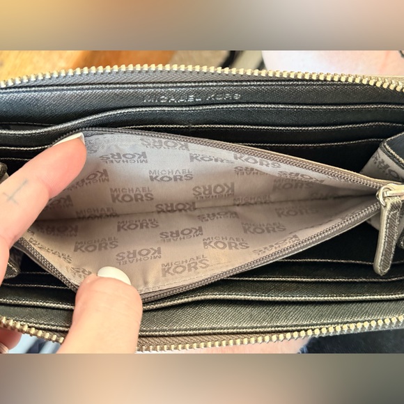 Michael Kors Silver Logo Wallet - Picture 12 of 12